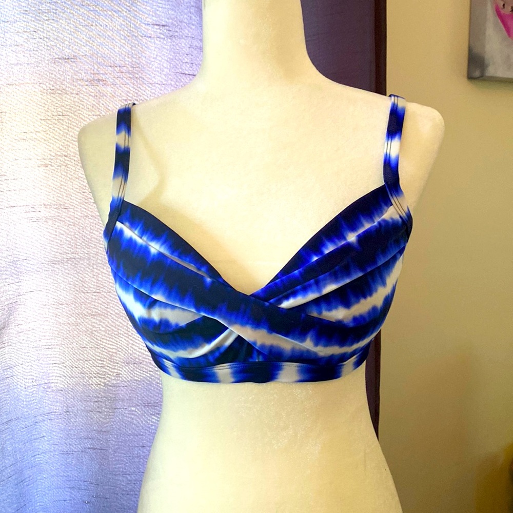 Athletes Del Mar bikini top